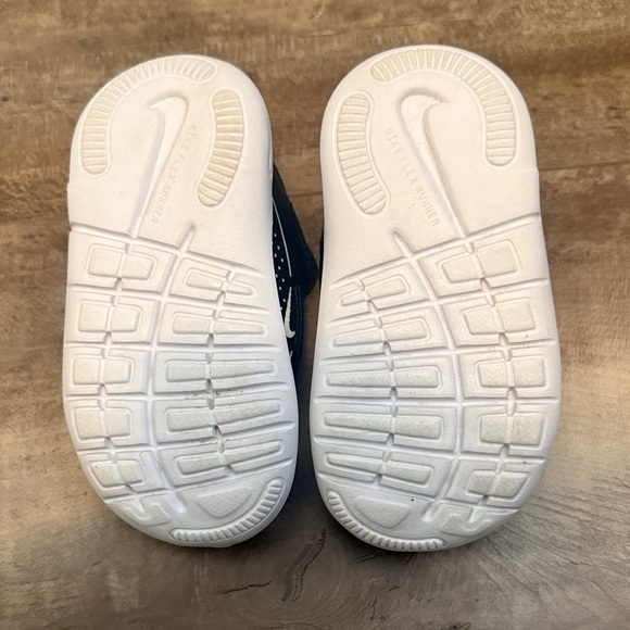 Nike Kids Flex Runner 4 slip-on sneakers - Black/White - 5C - Picture 2 of 6